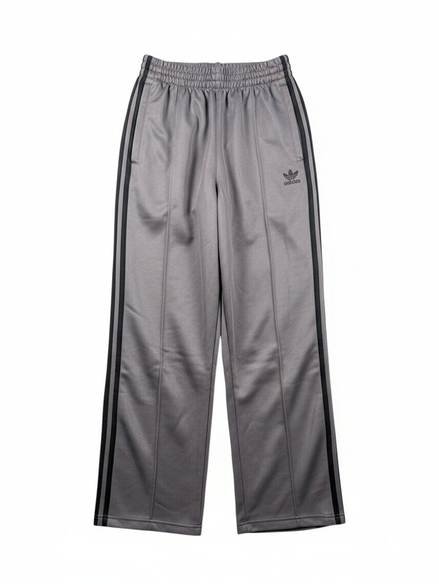 VBYC Adidas Vintage Trainingshose in Grau mit schwarzen 3-Streifen und Trefoil-Logo