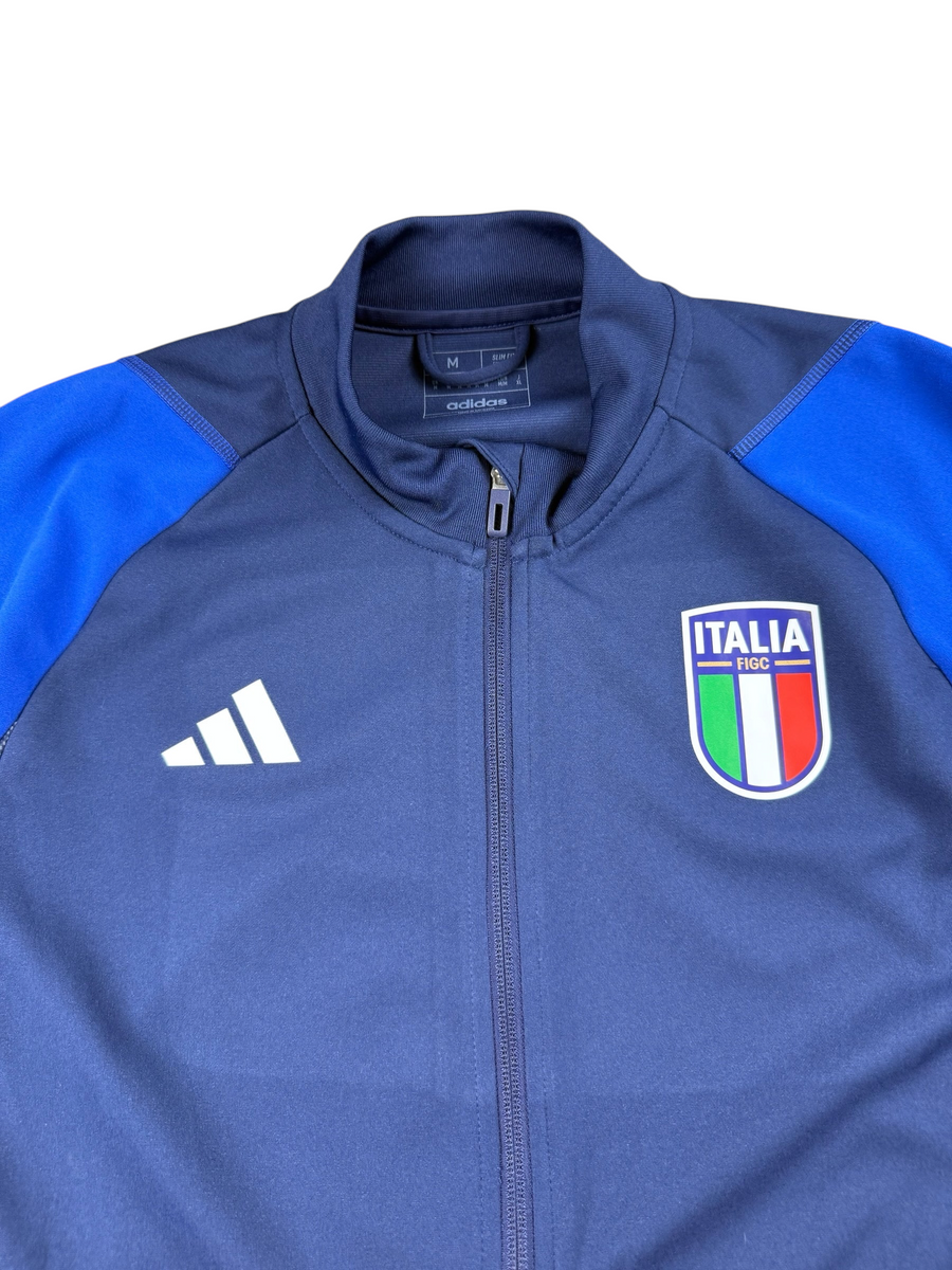 VBYC adidas Italien Trainingsjacke in Dunkelblau mit Reißverschluss, Verbandslogo und AEROREADY-Technologie