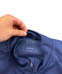 VBYC adidas Italien Trainingsjacke in Dunkelblau mit Größenetikett M und Slim Fit Passform am Kragen
