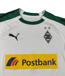 VBYC Borussia Mönchengladbach PUMA Heimtrikot in Weiß mit Vereinswappen, zwei Sternen und Postbank-Sponsorenlogo