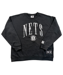 VBYC Brooklyn Nets NBA Sweatshirt in Schwarz mit weißem Schriftzug und Team-Logo auf der Brust