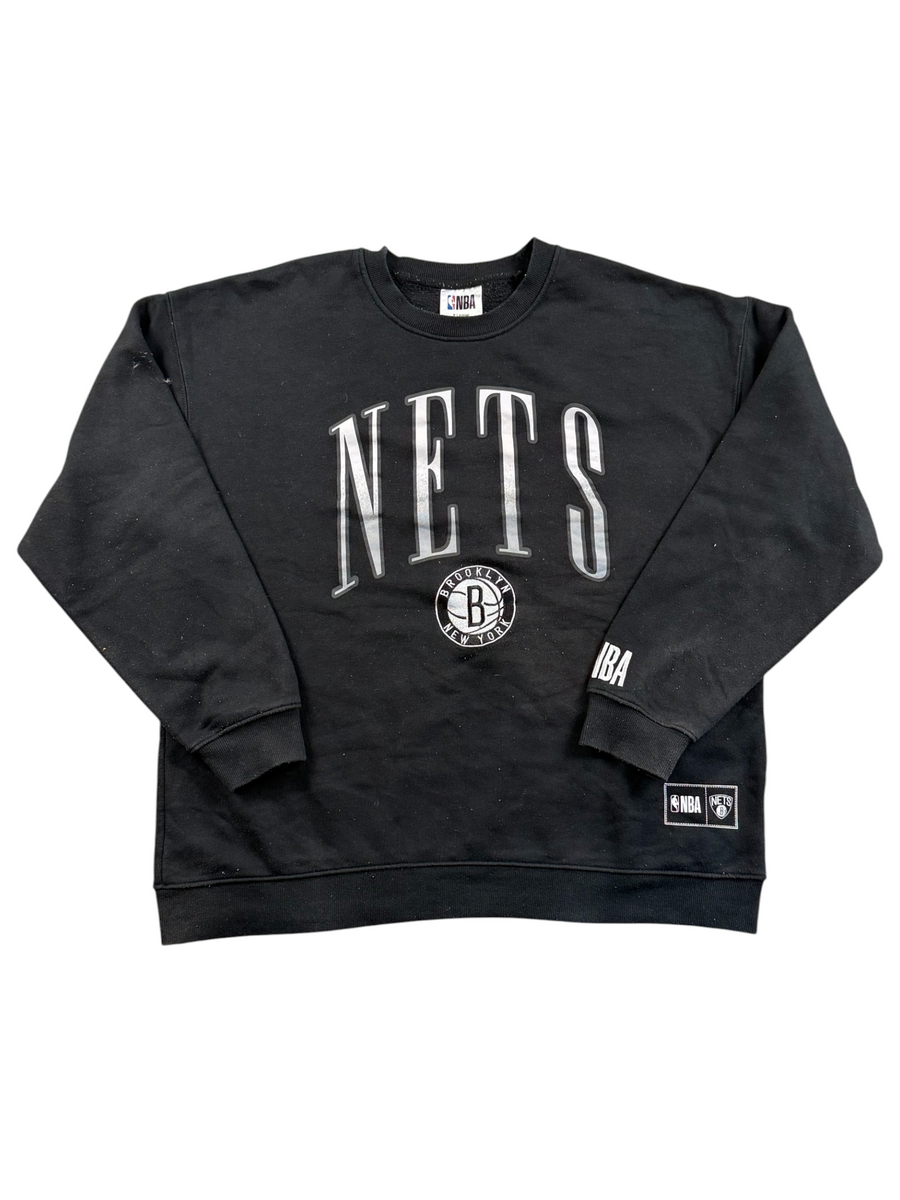 VBYC Brooklyn Nets NBA Sweatshirt in Schwarz mit weißem Schriftzug und Team-Logo auf der Brust