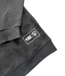 VBYC Brooklyn Nets Sweatshirt in Schwarz mit aufgenähtem NBA- und Team-Logo-Patch am Saum