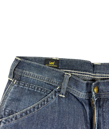 VBYC Lee Denim Shorts in klassischem Blau mit markanten Nähten und Label-Detail am Bund