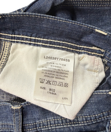 VBYC Lee Denim Shorts mit Pflegeetikett und Materialzusammensetzung aus Baumwolle und Leinen in Blau