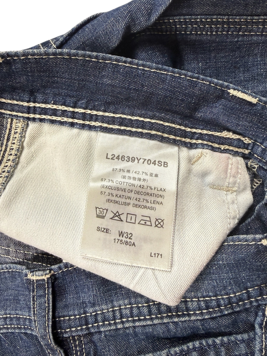 VBYC Lee Denim Shorts mit Pflegeetikett und Materialzusammensetzung aus Baumwolle und Leinen in Blau